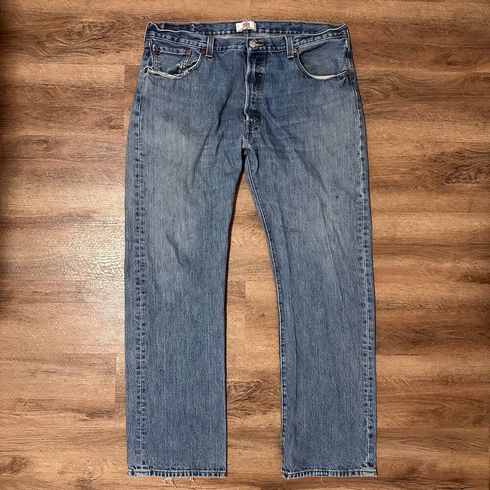 Levi's Jeans Mens 39x33 Blue 501 Medium Wash Ripped Knee Cotton Denim Pants